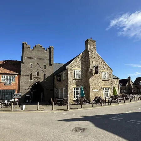 Casa Crusoe - Part Of The The Bay Filey Village With Pool, Gym And Direct Access, Pub, Restaurant, Tennis And Meadows Walks