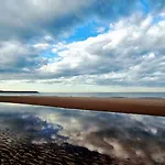 Casa Crusoe - Part Of The The Bay Filey Village With Pool, Gym And Direct Access, Pub, Restaurant, Tennis And Meadows Walks