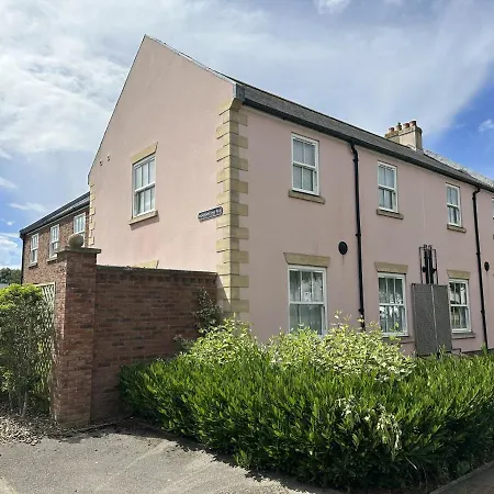 Dom wakacyjny Casa Crusoe - Part Of The The Bay Filey Village With Pool, Gym And Direct Access, Pub, Restaurant, Tennis And Meadows Walks *