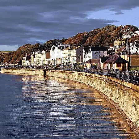 Holiday home Casa Crusoe - Part Of The The Bay Filey Village With Pool, Gym And Direct Access, Pub, Restaurant, Tennis And Meadows Walks Reighton