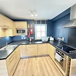 Casa Crusoe - Part Of The The Bay Filey Village With Pool, Gym And Direct Access, Pub, Restaurant, Tennis And Meadows Walks *