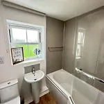 Casa Crusoe - Part Of The The Bay Filey Village With Pool, Gym And Direct Access, Pub, Restaurant, Tennis And Meadows Walks Reighton