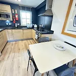 Casa Crusoe - Part Of The The Bay Filey Village With Pool, Gym And Direct Access, Pub, Restaurant, Tennis And Meadows Walks Reighton