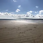 Casa Crusoe - Part Of The The Bay Filey Village With Pool, Gym And Direct Access, Pub, Restaurant, Tennis And Meadows Walks Reighton