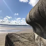Casa Crusoe - Part Of The The Bay Filey Village With Pool, Gym And Direct Access, Pub, Restaurant, Tennis And Meadows Walks *