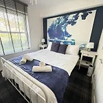Casa Crusoe - Part Of The The Bay Filey Village With Pool, Gym And Direct Access, Pub, Restaurant, Tennis And Meadows Walks * Reighton