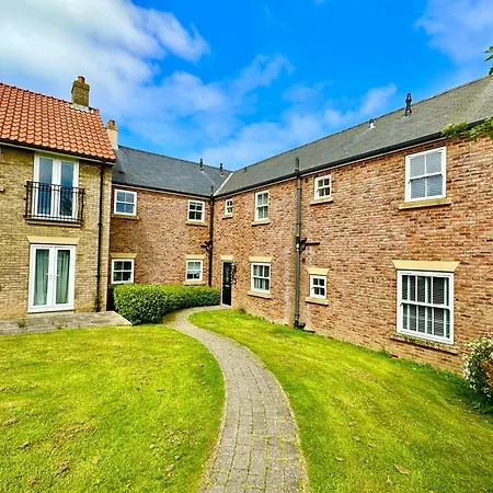 Casa Crusoe - Part Of The The Bay Filey Village With Pool, Gym And Direct Access, Pub, Restaurant, Tennis And Meadows Walks Reighton